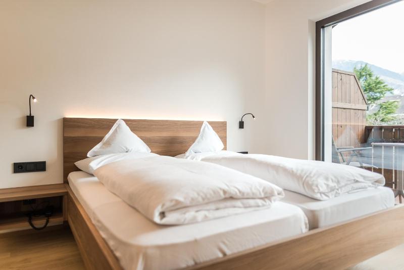 Double Room with south balcony image 4