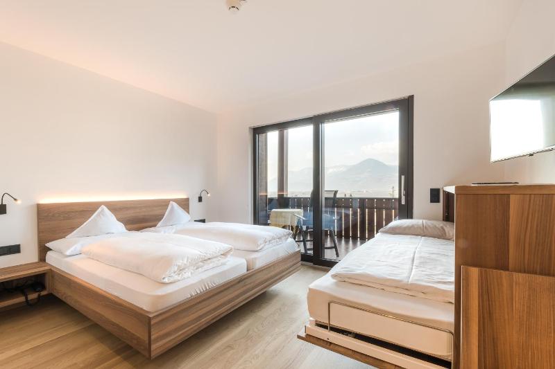 Double Room with south balcony image 3