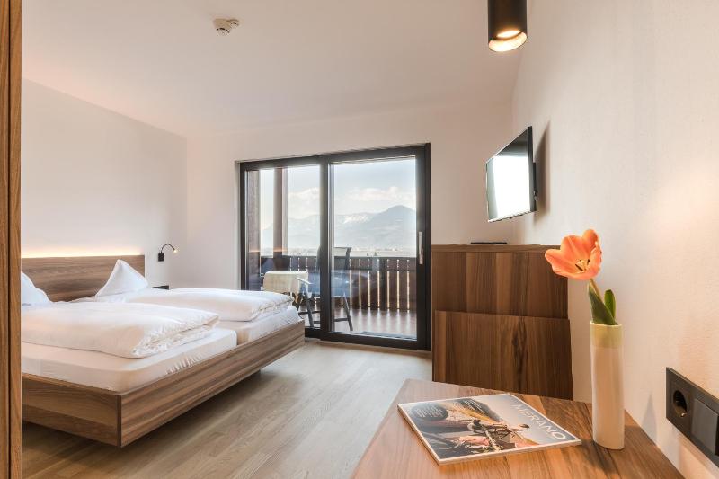 Double Room with south balcony image 2