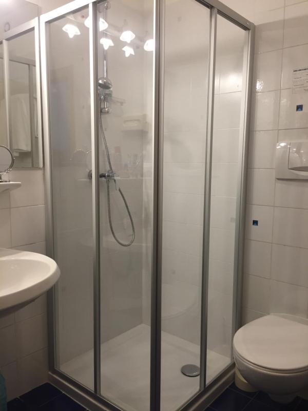 Double or Twin Room image 4