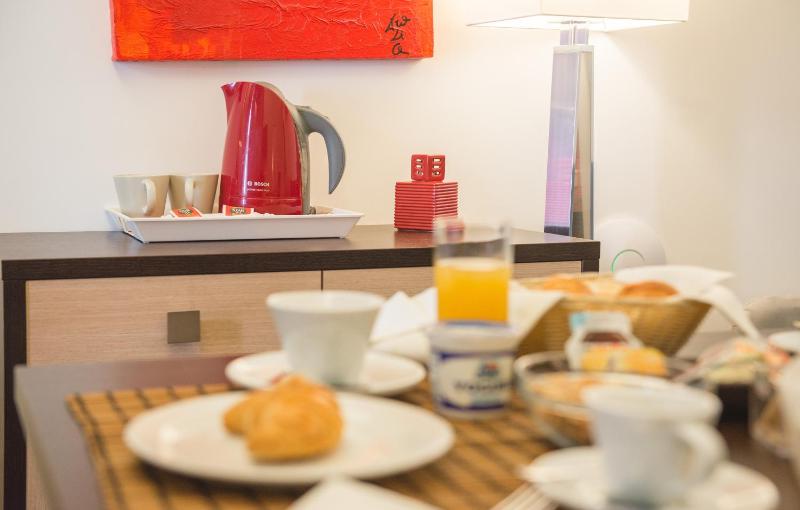 Superior Double Room with Balcony image 2