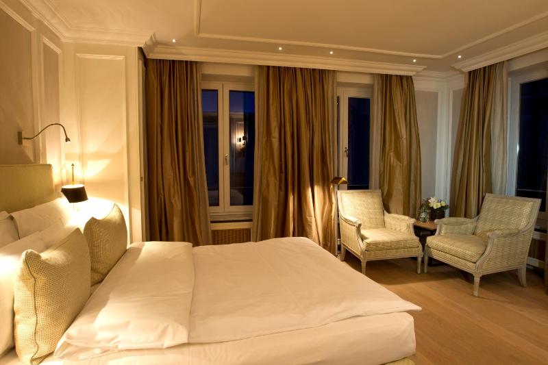 Deluxe Double Room image 2