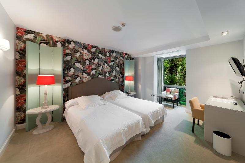 Standard Double or Twin Room image 4