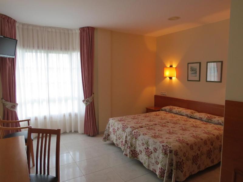 Double or Twin Room image 3