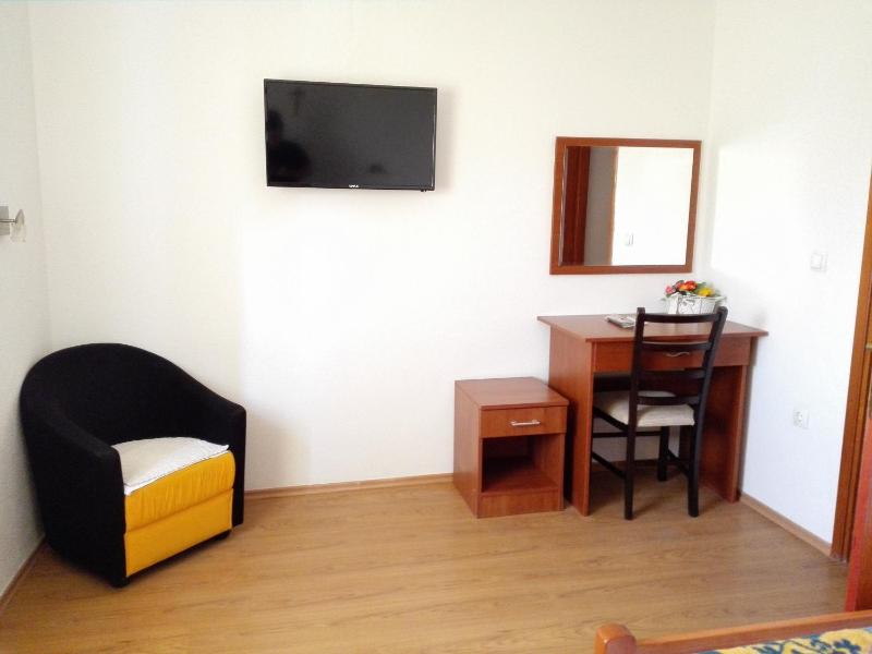 Twin Room image 3