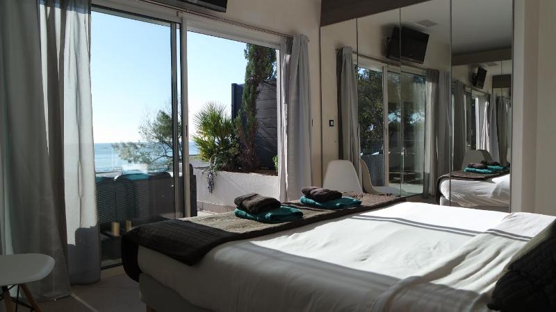 Family Room with Sea View image 4