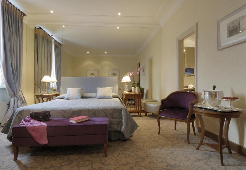 Deluxe Double Room image 3