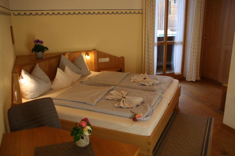 Deluxe Double Room image 3