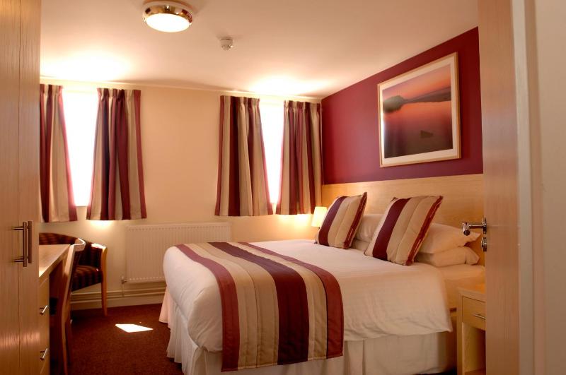 Classic Double Room image 2