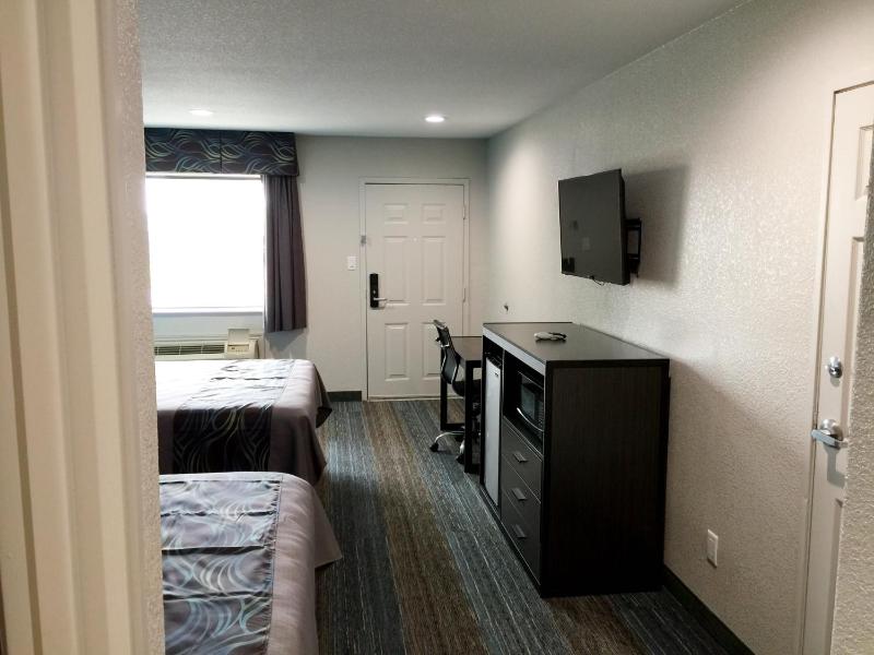 Quadruple Room image 2