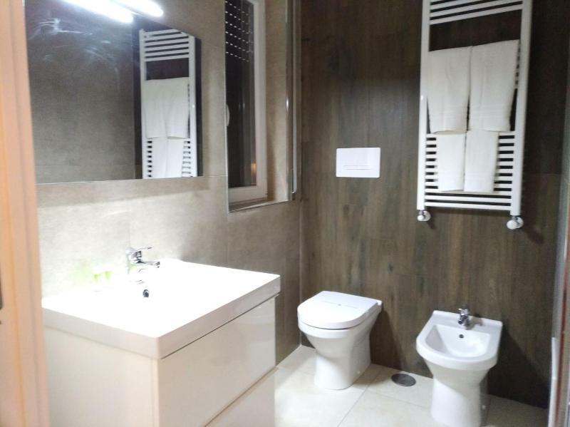 Deluxe Double Room with Balcony image 4