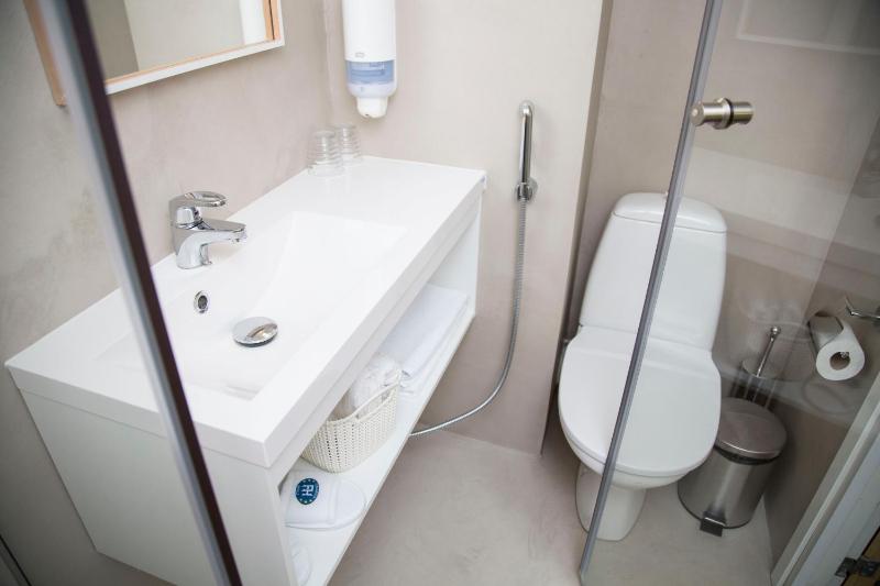 Standard Twin Room image 4
