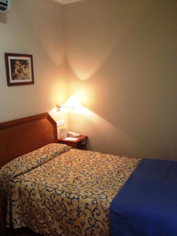 Single Room image 2