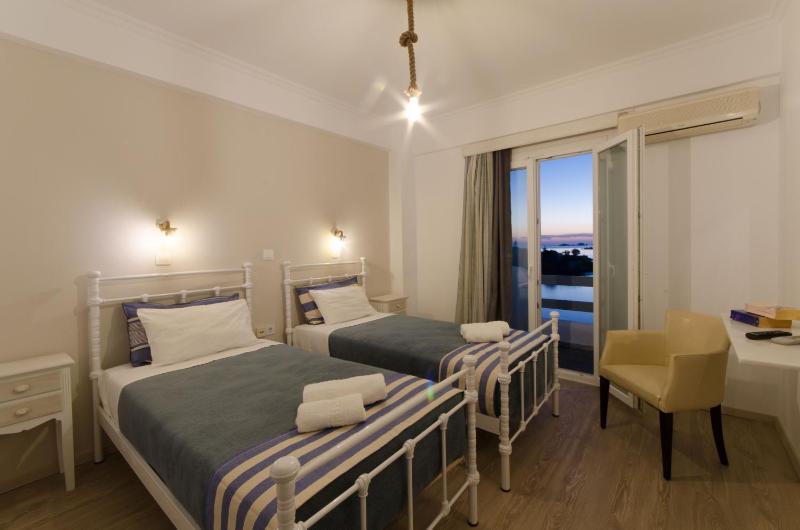 Standard Double or Twin Room with Sea View image 1