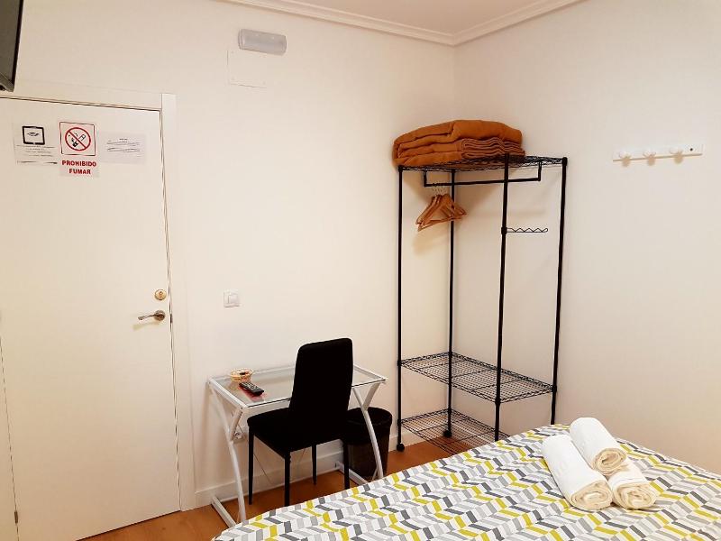 Double Room with Shared Bathroom image 2