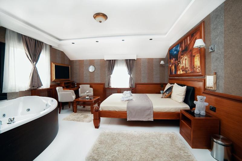 Deluxe Apartment image 2