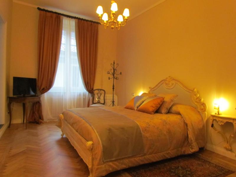 Deluxe Room image 2