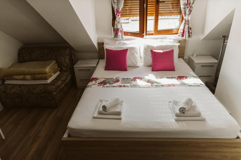 Studio Apartment image 3