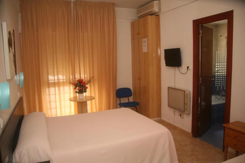 Standard Double Room image 3