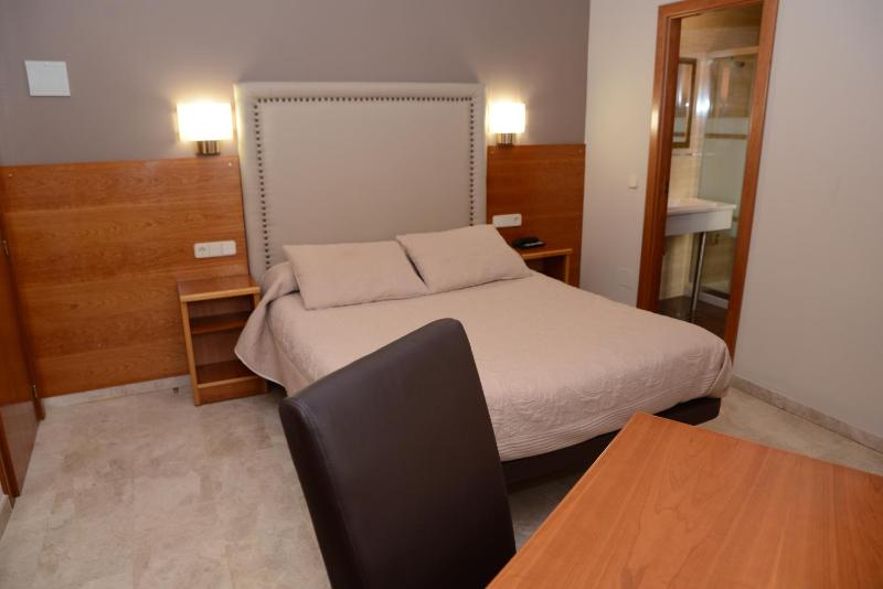 Double Room image 3