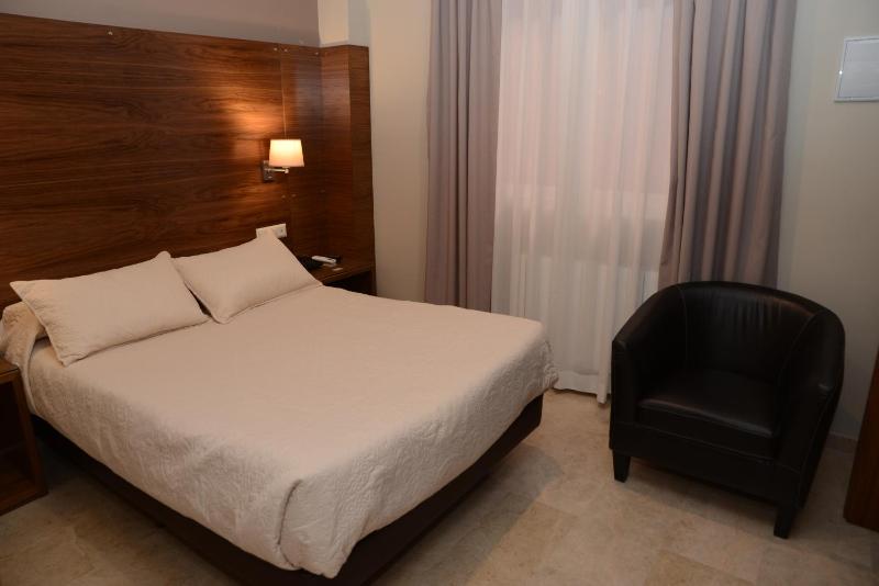 Double Room image 3