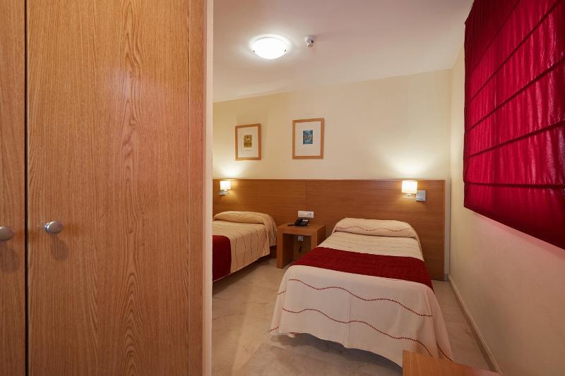 Aparthotel Milord's Suites - image 10