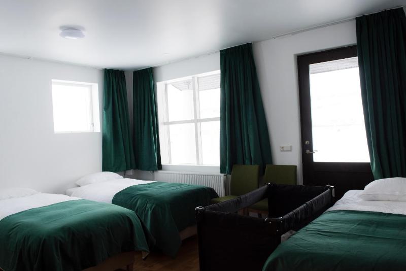 Comfort Triple Room with Shower image 2