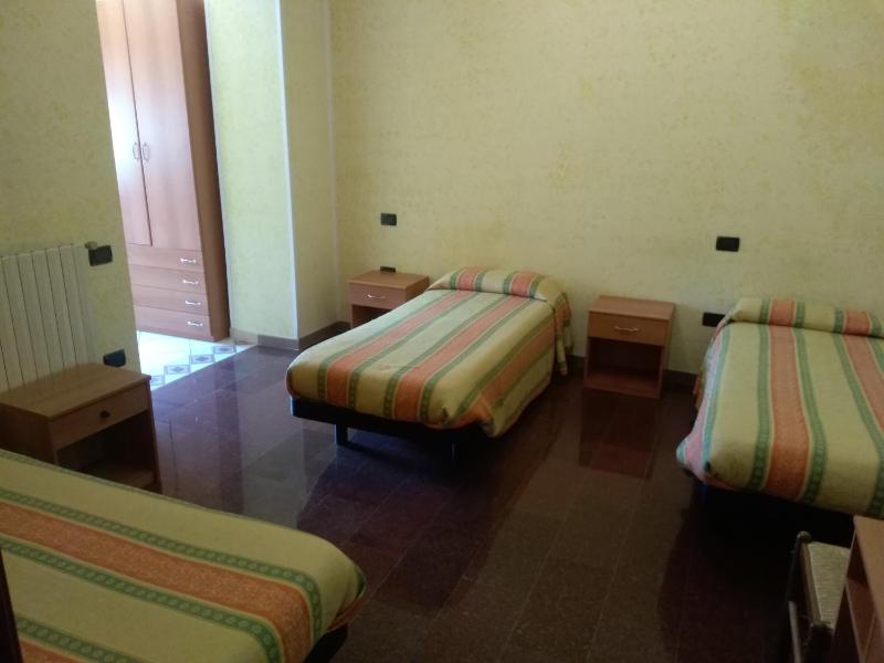 Triple Room with Garden View image 4