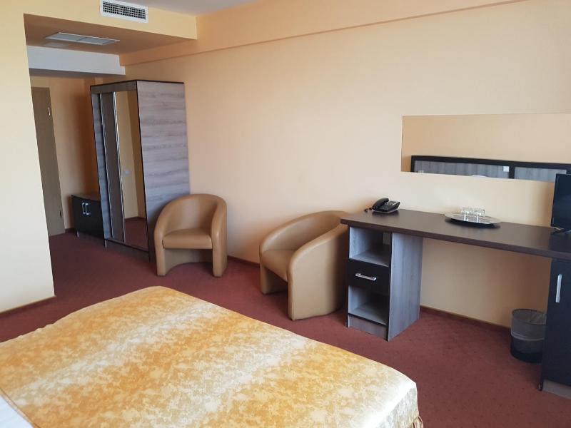 Double or Twin Room image 3