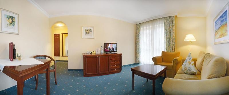 One-Bedroom Suite image 2