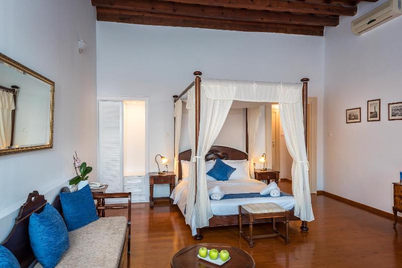 Suite with Sea View image 3