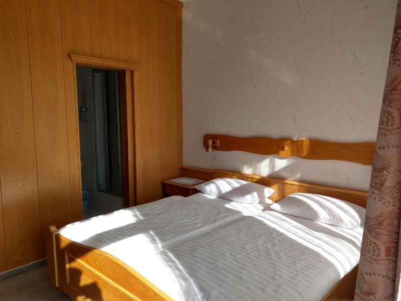 Single Room image 3