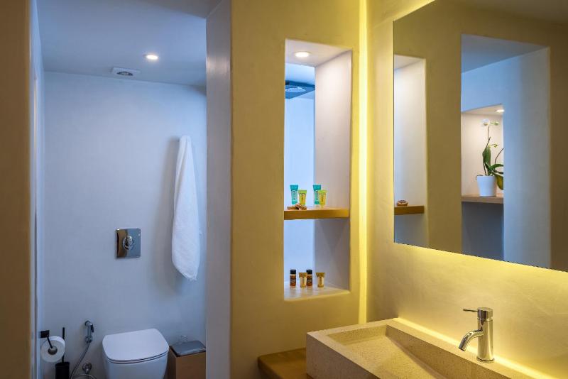 Suite with Sea View image 2