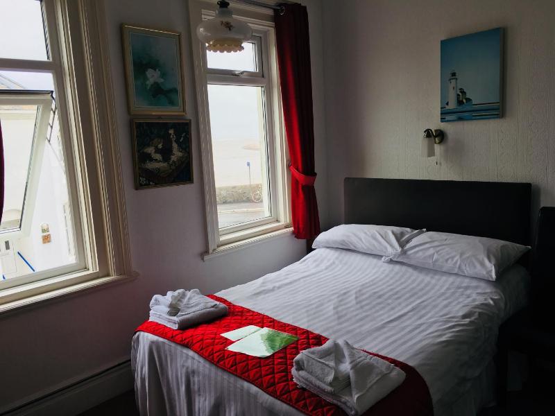 Double Room with Sea View image 2