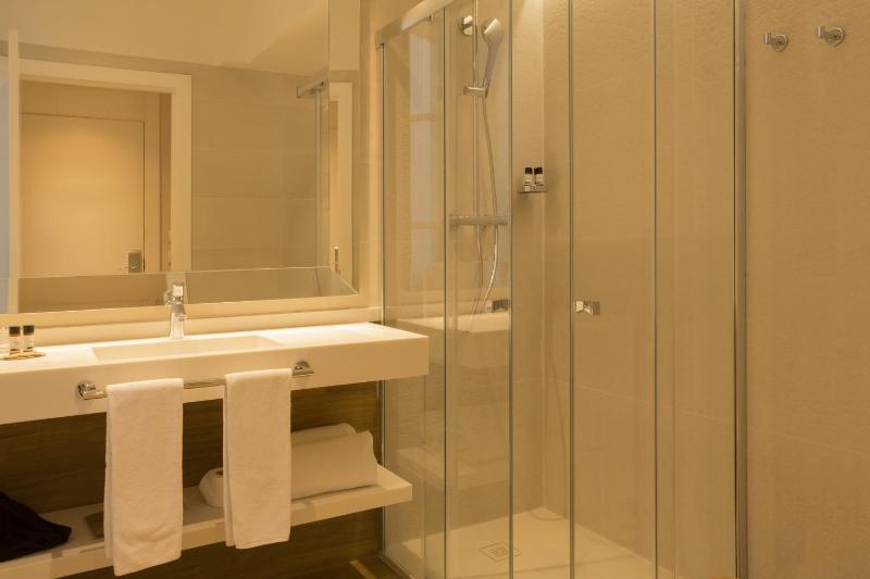 Quadruple Room image 1