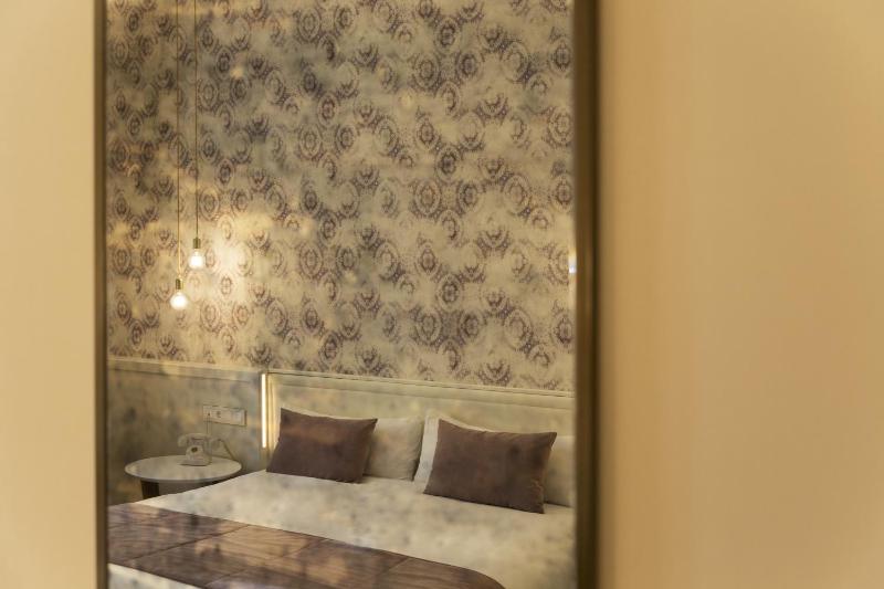 Double or Twin Room (1-2 Adults) image 3