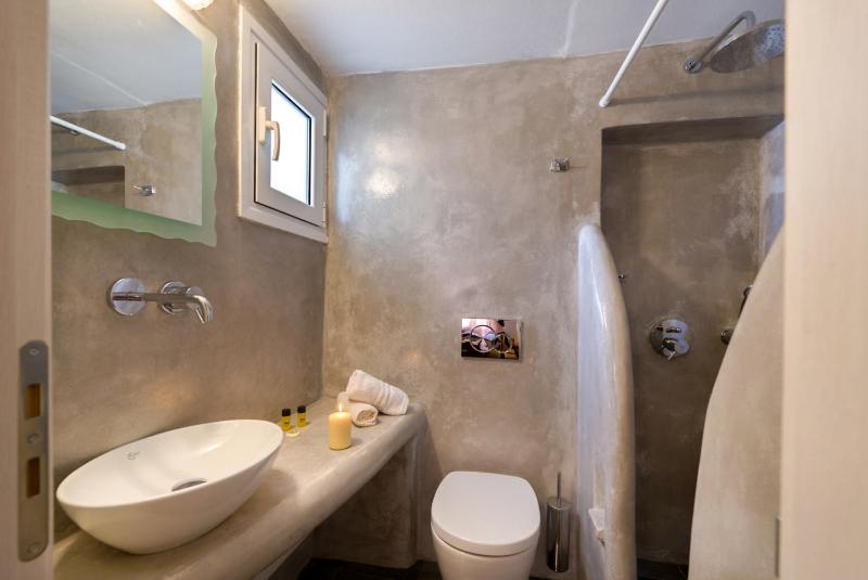 Suite with Hot Tub image 3