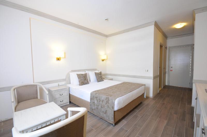 Standard Double Room image 1