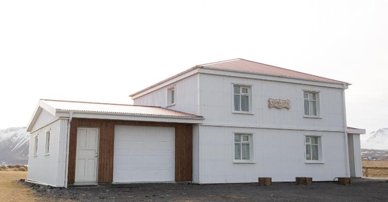 Five-Bedroom House image 3