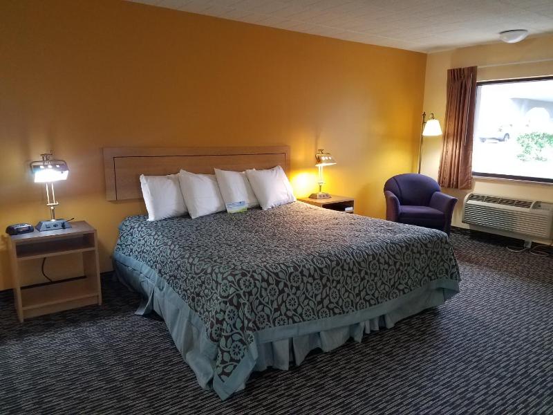 King Room - Non-Smoking image 2