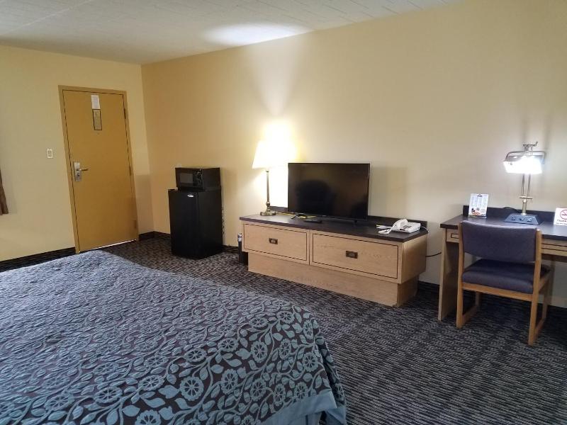 King Room - Non-Smoking image 2