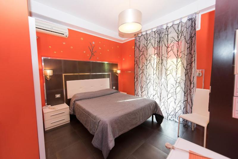 Quadruple Room with Private Bathroom image 4