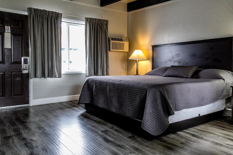 Queen Room image 1