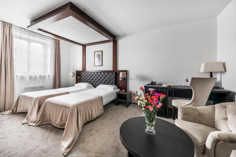 Standard Twin Room image 1