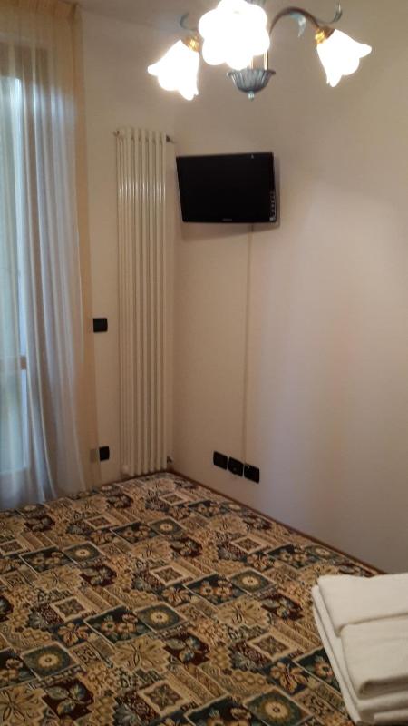 One-Bedroom Apartment image 4