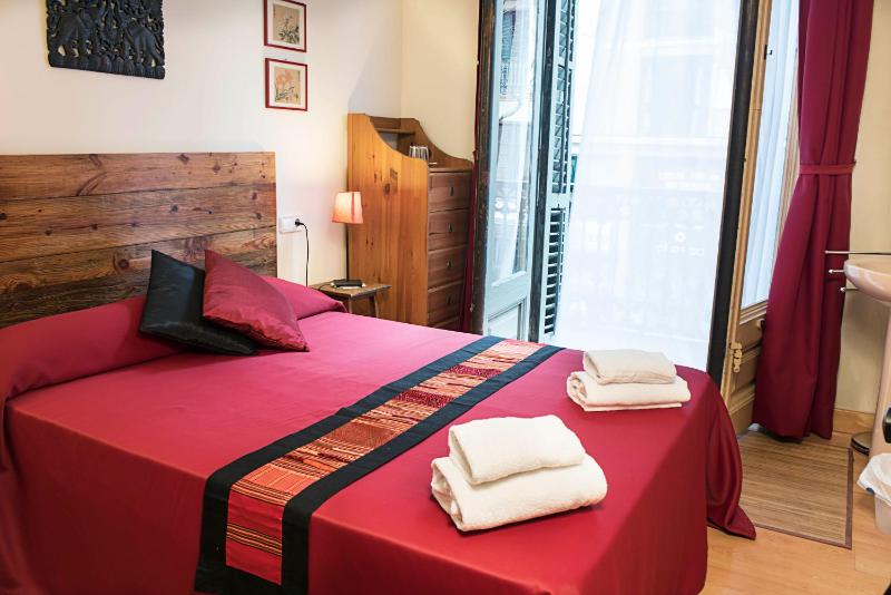Double or Twin Room with Balcony and Shared Bathroom image 2