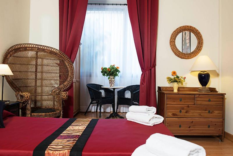 Superior Triple Room with Shared Bathroom image 2