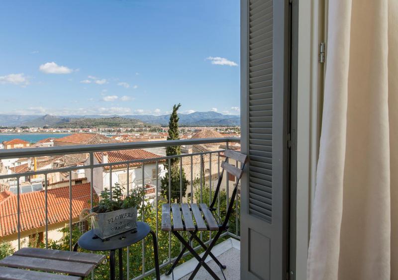 Double Room with Balcony image 3