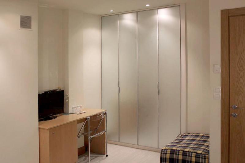 Twin Room image 4