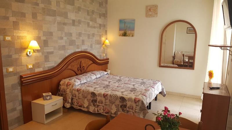 Studio Apartment image 2